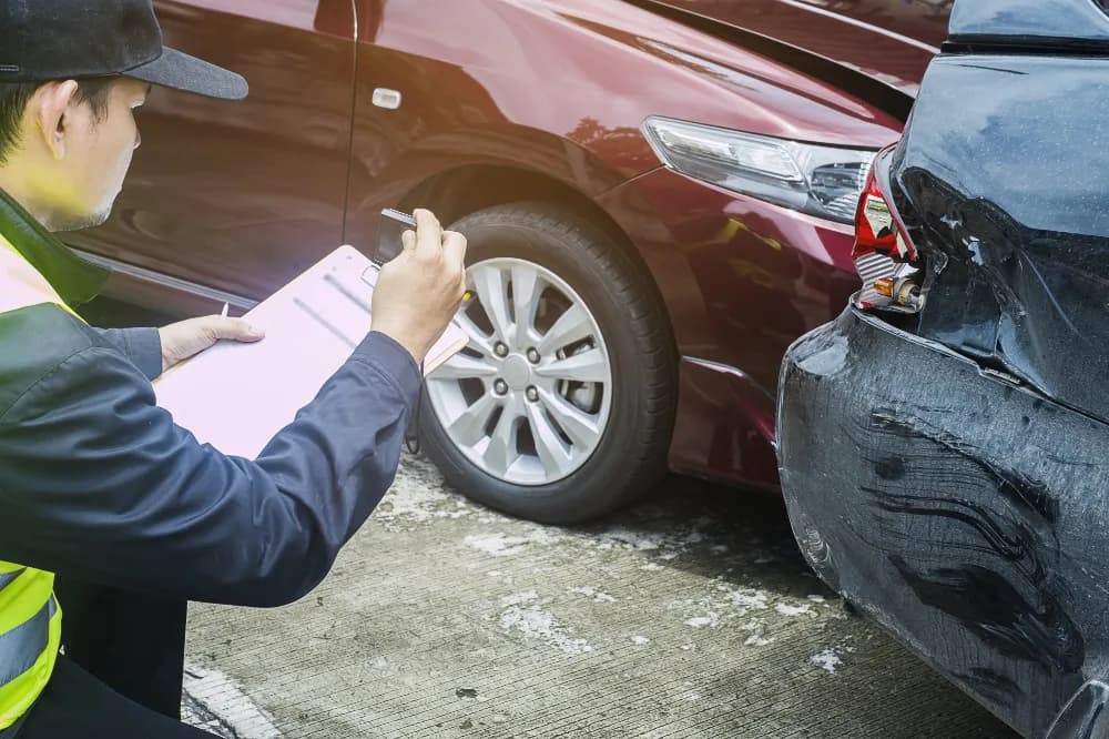 Unfallschaden an einem Pkw — Dokumentation für das Unfallgutachten